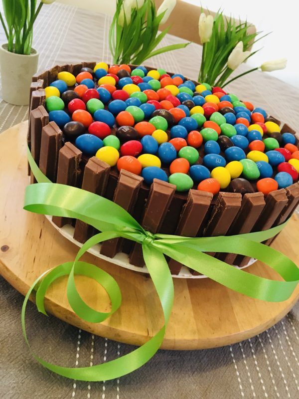 Torta de Chocolate con M&M´S y KitKat - Imagen 2