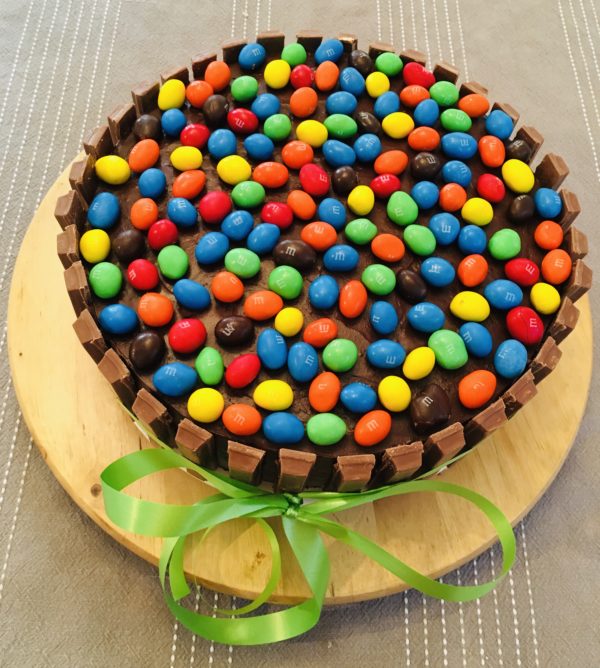Torta de Chocolate con M&M´S y KitKat - Imagen 3